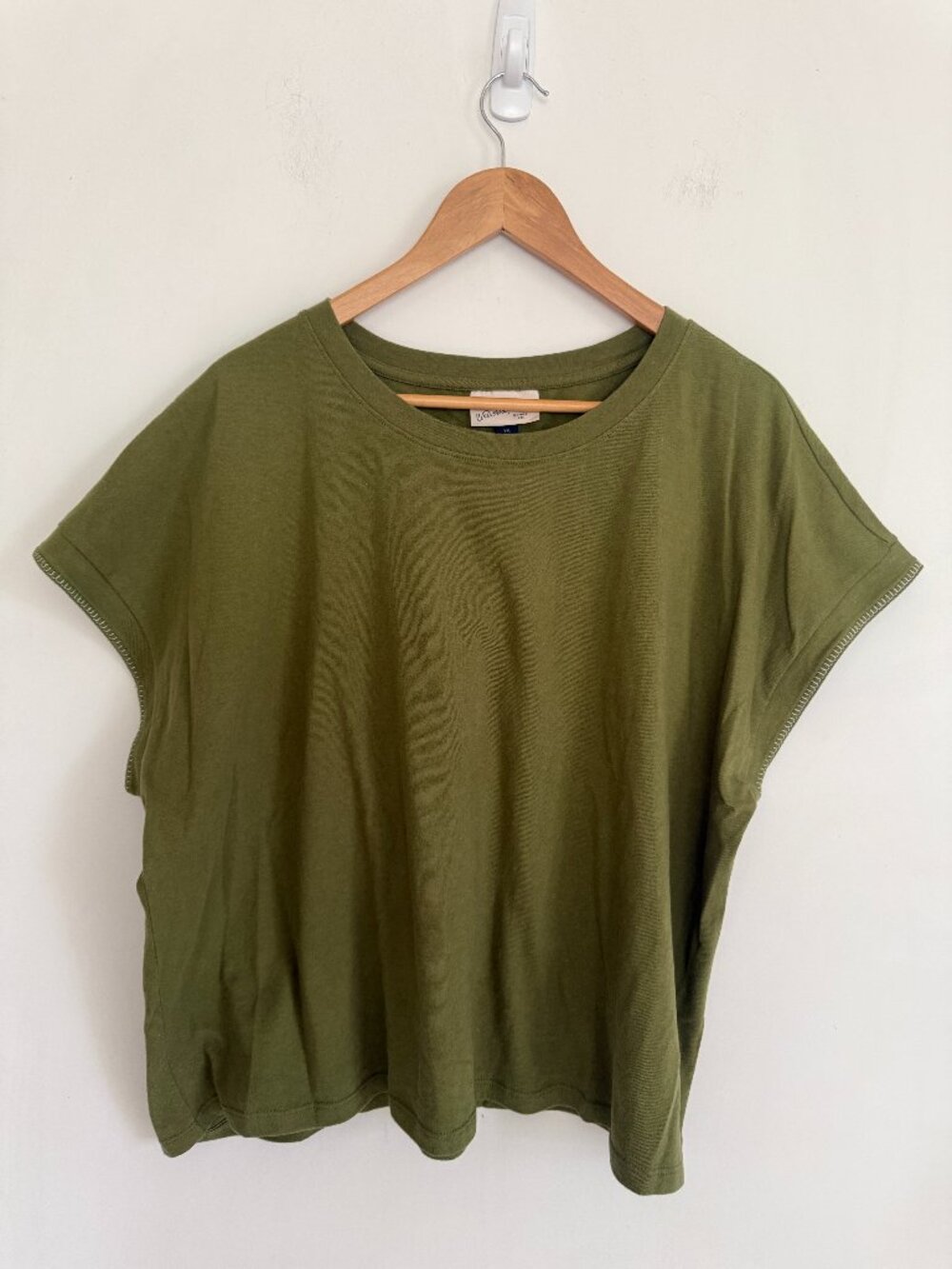 Universal Thread Women Plus Size 2X Short Sleeve V-Neck T-Shirt Green